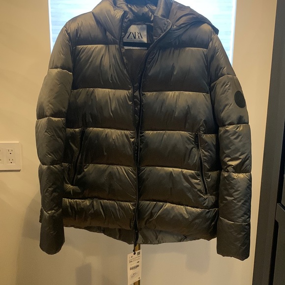 Hooded Pocketed puffer Jacket - Picture 2 of 5